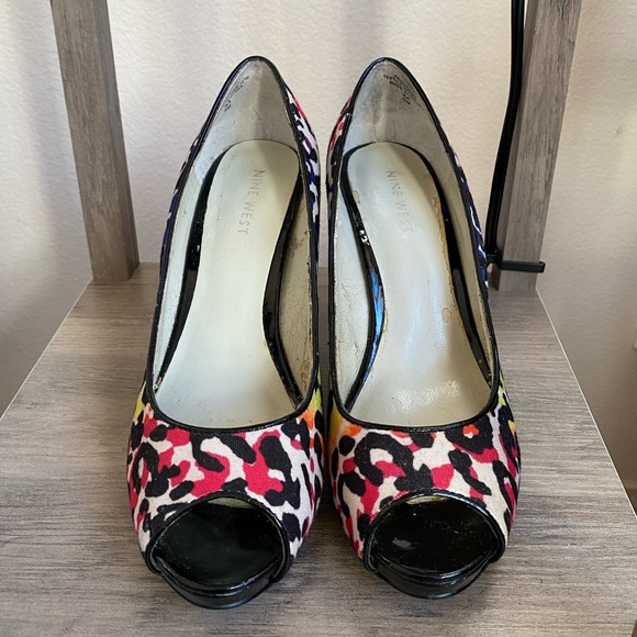 Nine West Rainbow Leopard Print Peep Toe Pumps / Heels - Picture 2 of 15